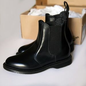 NEW Dr. Martens Vegan Flora Chelsea Boot Size 5
